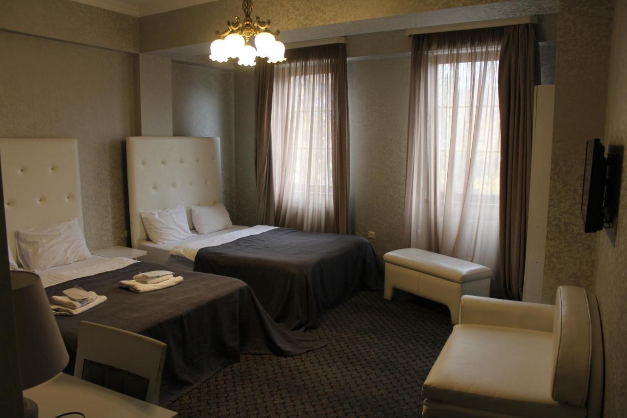 Hotel Plaza Τυφλίδα Εξωτερικό φωτογραφία