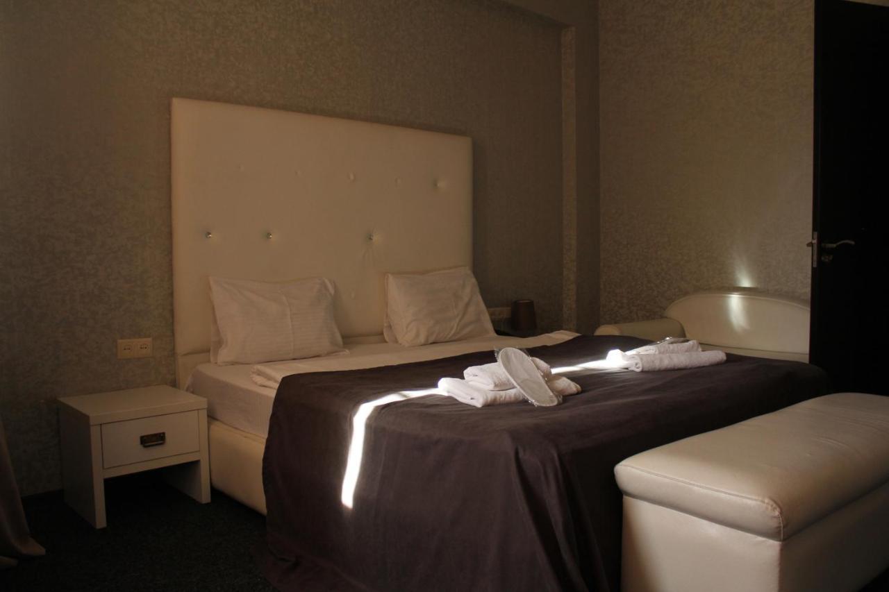 Hotel Plaza Τυφλίδα Εξωτερικό φωτογραφία